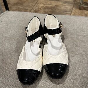 Clearance Black and Cream Quilted Flats size 39